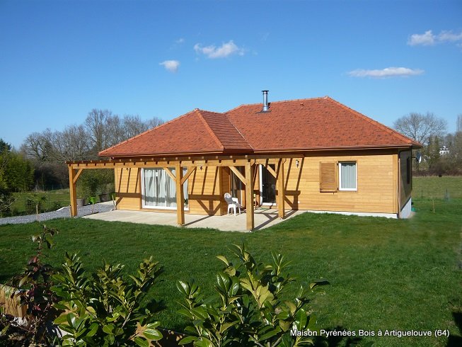 Maison bois de plain à Artiguelouve près de Pau (Pyrénées Atlantiques, 64)