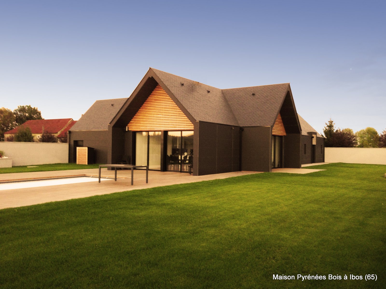 Villa d'architecte en bois, réalisation Fourcade à Ibos près de Tarbes (Hautes-Pyrénées, 65)