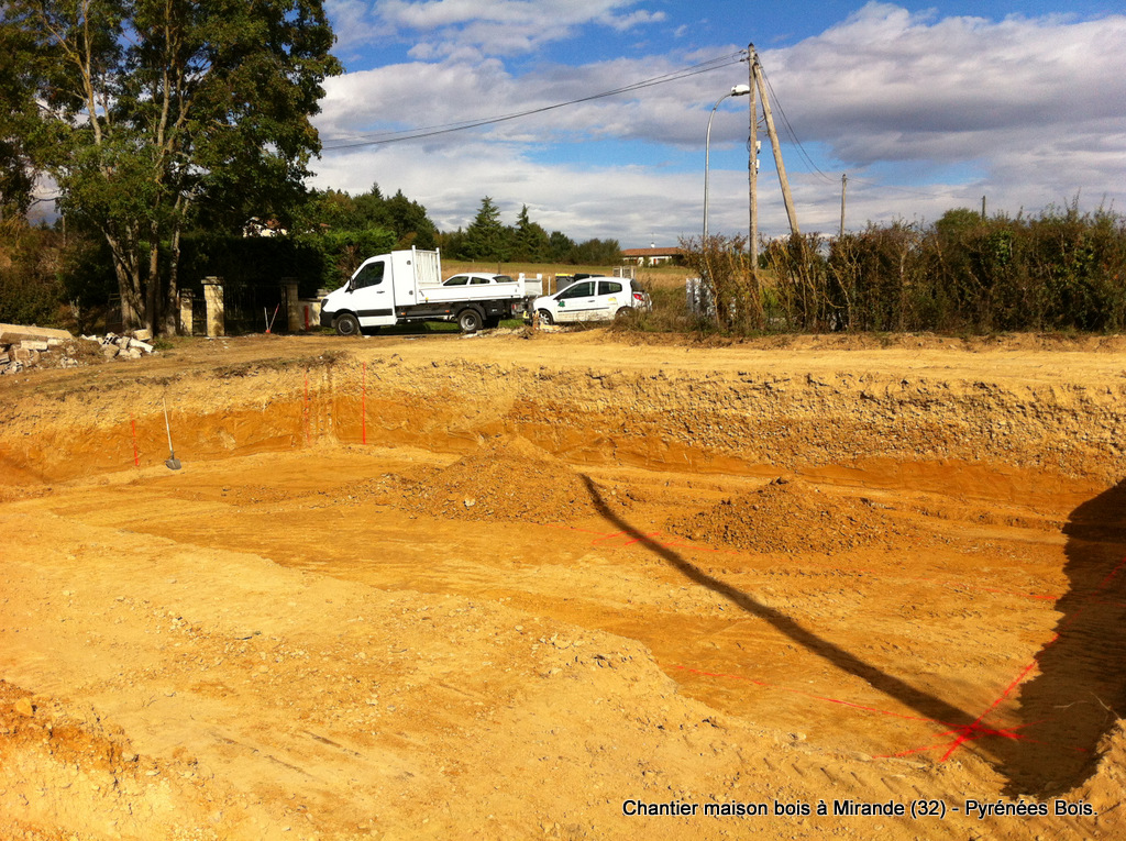 Construction maison bois en cours dans le Gers : fondations