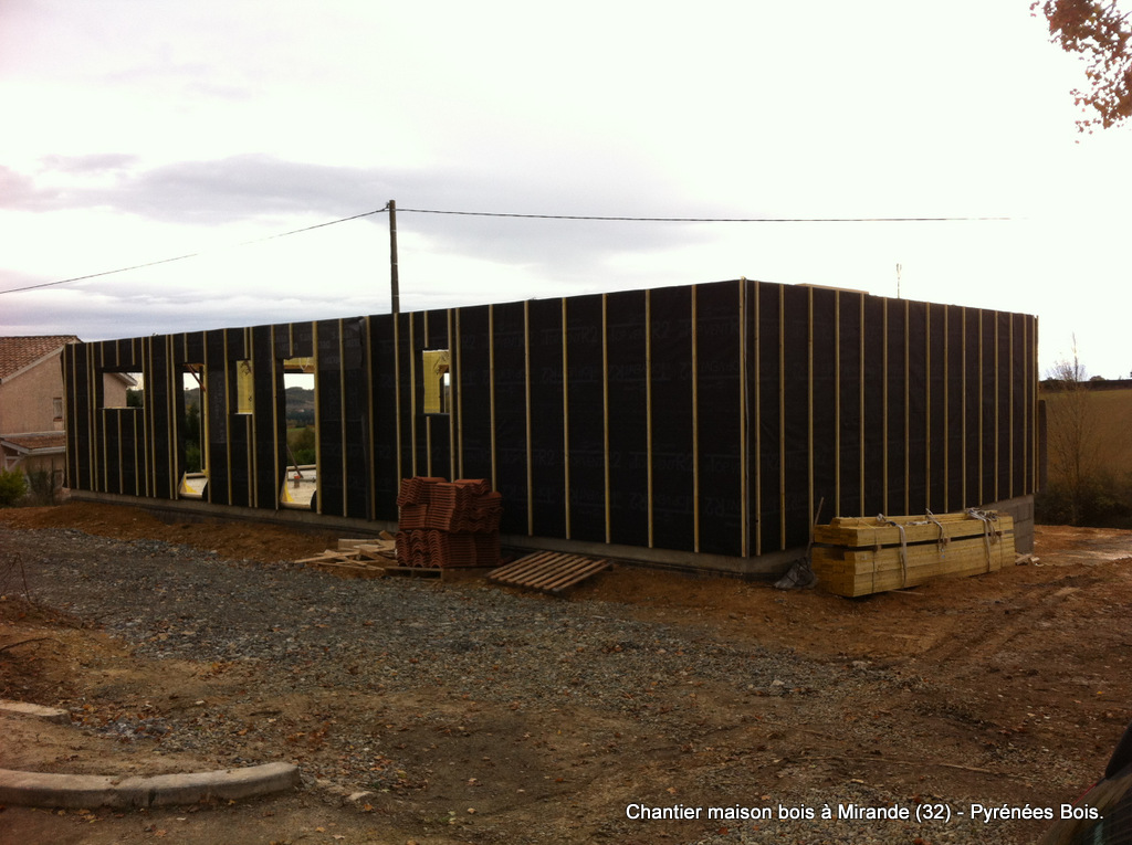 Maison en bois Gers : chantier murs ossature bois à Mirande (32)