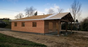 Maison  Bois prête à recevoir la couverture en tuiles